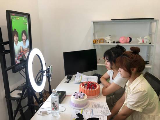 学生校内直播实训课